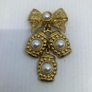 Vtg BEVERLEY HAMBURG gold tone faux pearl  brooch
